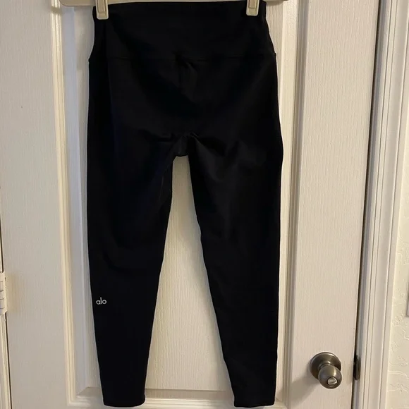 ALO Yoga Black High Rise Leggings - Picture 2 of 4